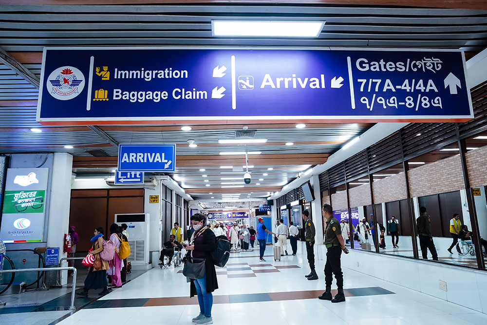 Arrival / Immigration / Baggage Claim 案内板